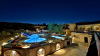 Holiday Cave Hotel