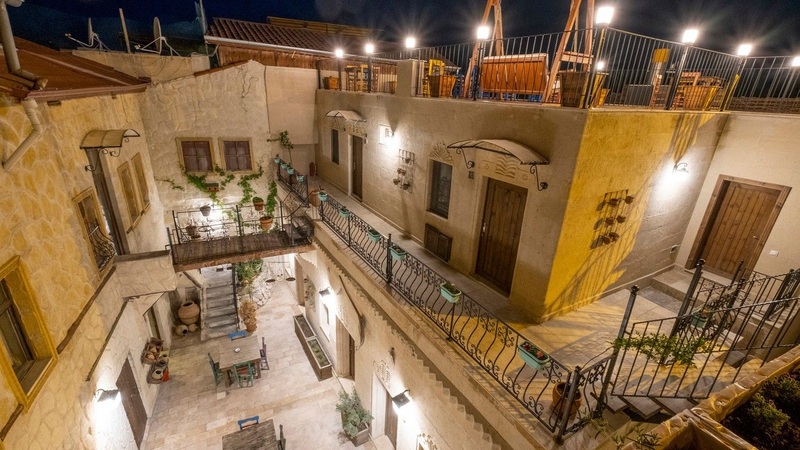 İn Stone House Resim 3