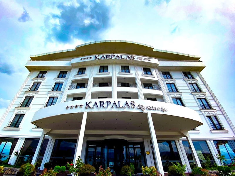 Karpalas City Hotel & Spa Resim 1