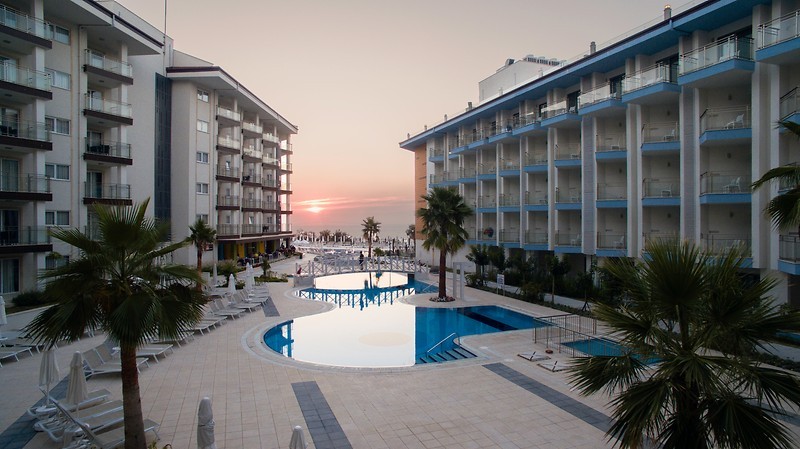 Ramada Hotel & Suites by Wyndham Kuşadası Resim 1